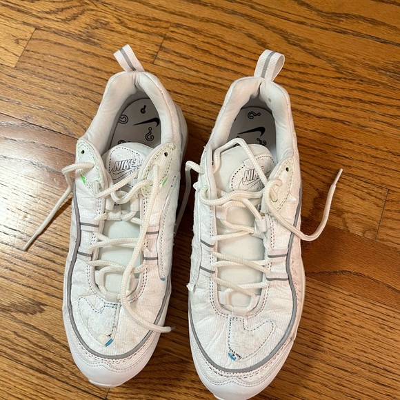 Mystery Color Sneakers - Picture 4 of 4